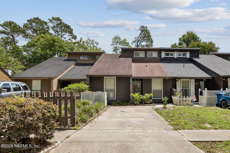 1879 Oak Water Dr, Jacksonville, FL 32225