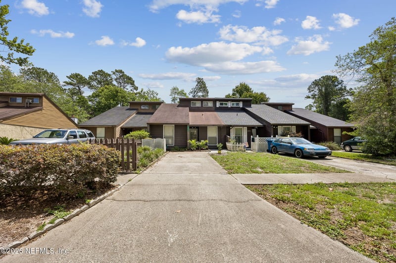 1879 Oak Water Dr, Jacksonville, FL 32225