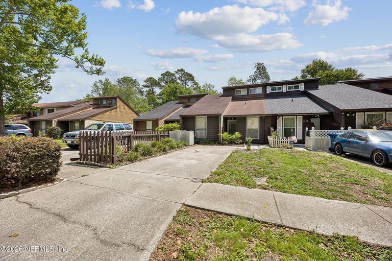 1879 Oak Water Dr, Jacksonville, FL 32225