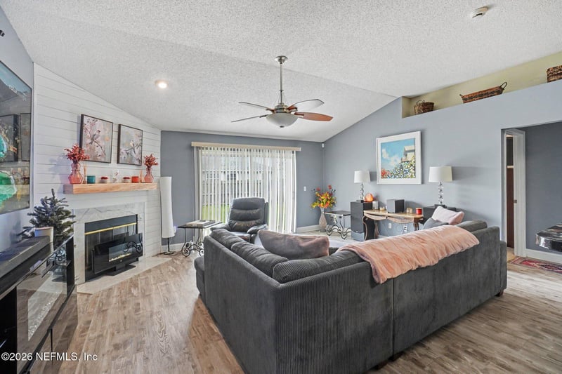 3780 Woodbriar Dr, Orange Park, FL 32073