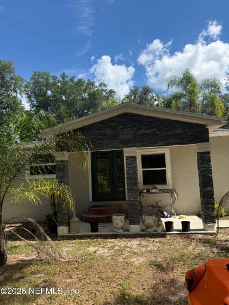 126 East End Rd, San Mateo, FL 32187