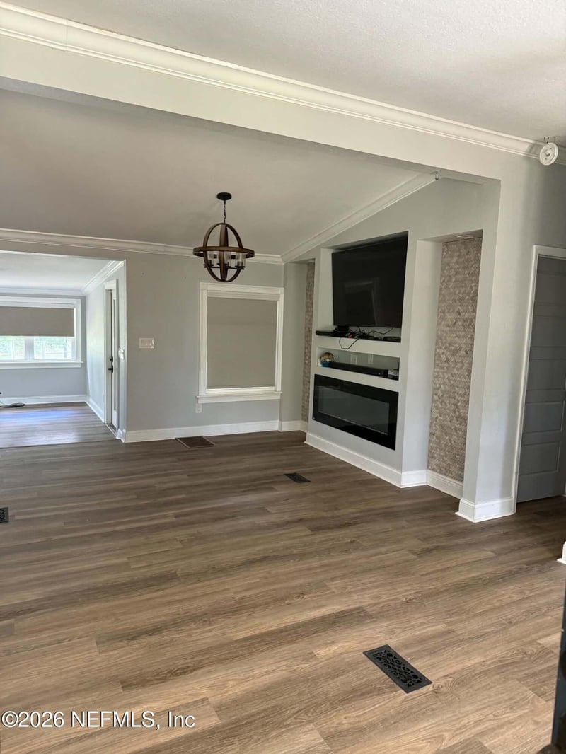 126 East End Rd, San Mateo, FL 32187