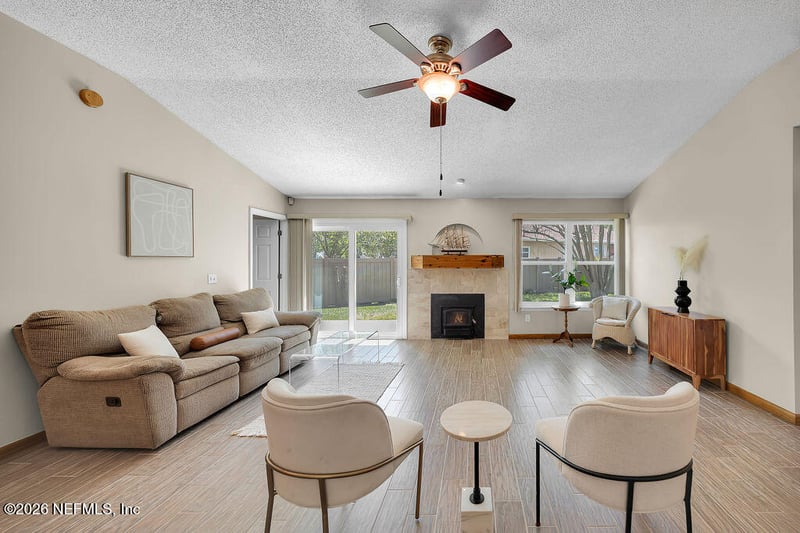 948 Chapeltown Cir, Jacksonville, FL 32225