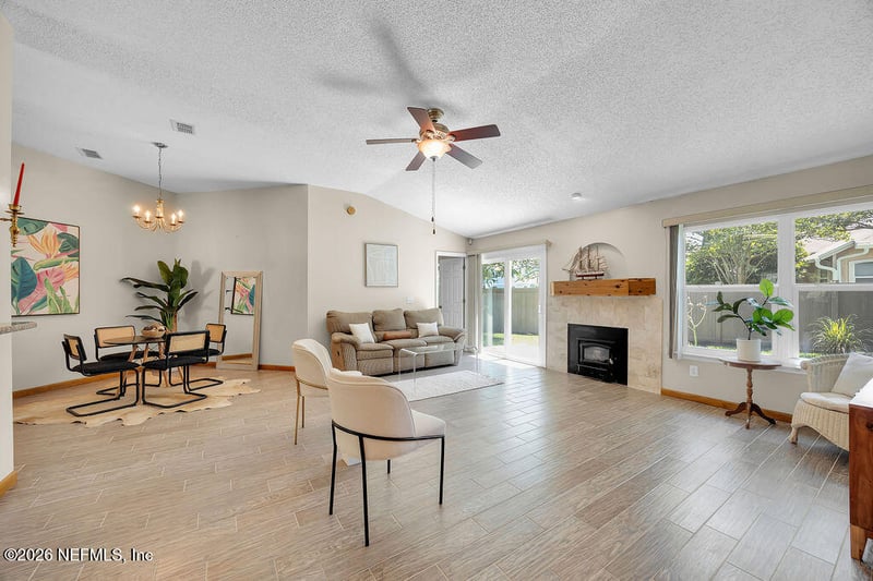 948 Chapeltown Cir, Jacksonville, FL 32225