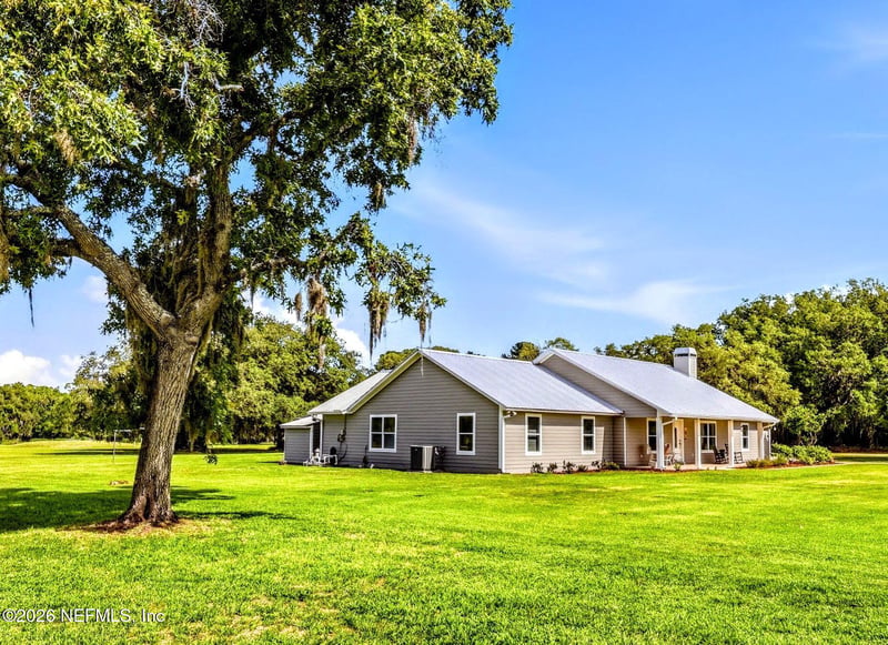 611 State Road 100, San Mateo, FL 32187