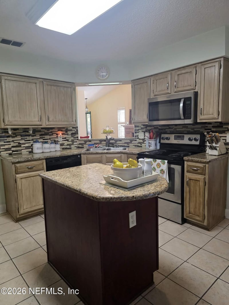 2058 Wax Myrtle Ct, Orange Park, FL 32073