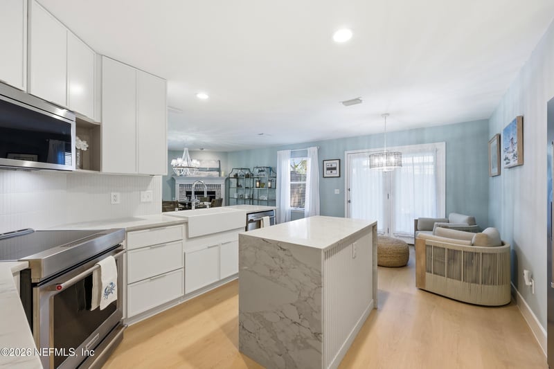 1212 Rip Tide Blvd, Jacksonville Beach, FL 32250