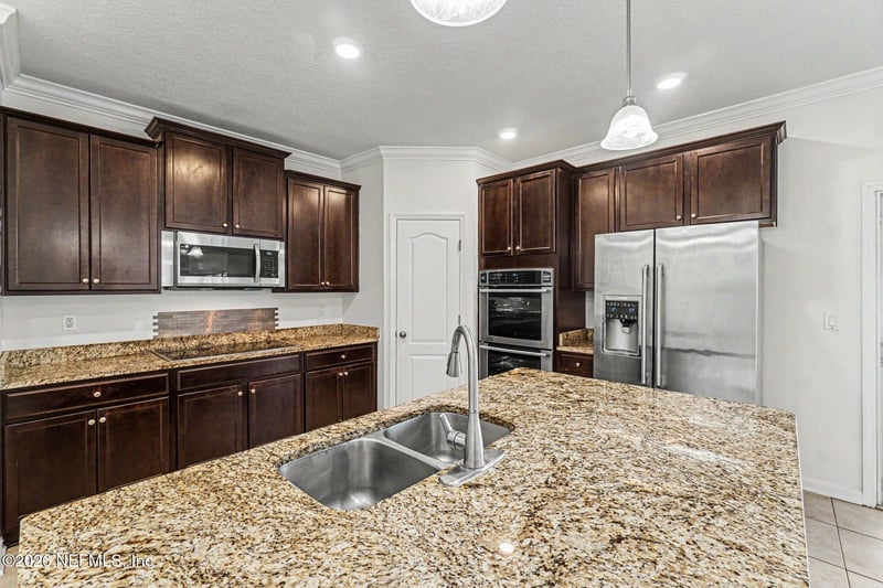 16053 Willow Bluff Ct, Jacksonville, FL 32218