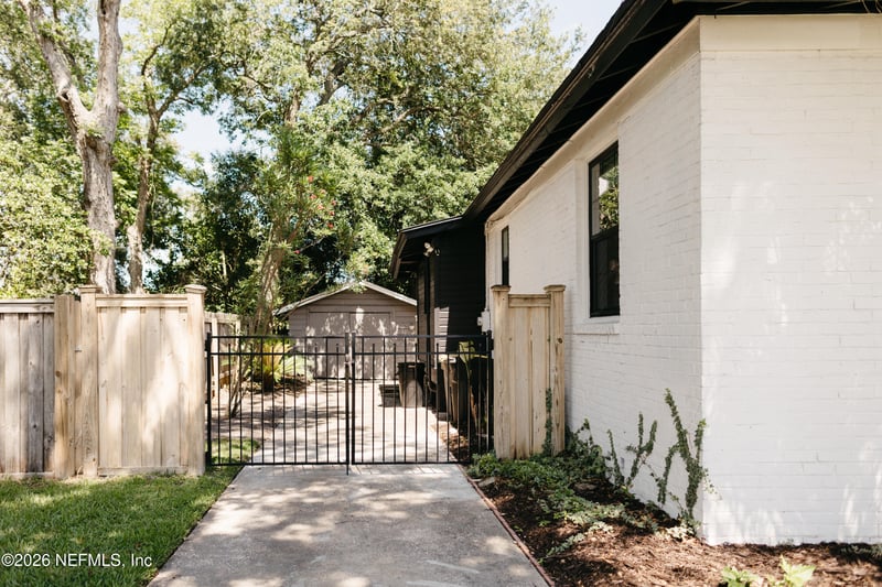 1063 Shores Rd, Jacksonville, FL 32207