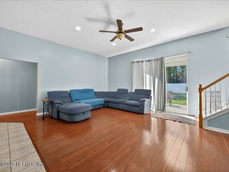 3204 Wandering Oaks Dr, Orange Park, FL 32065