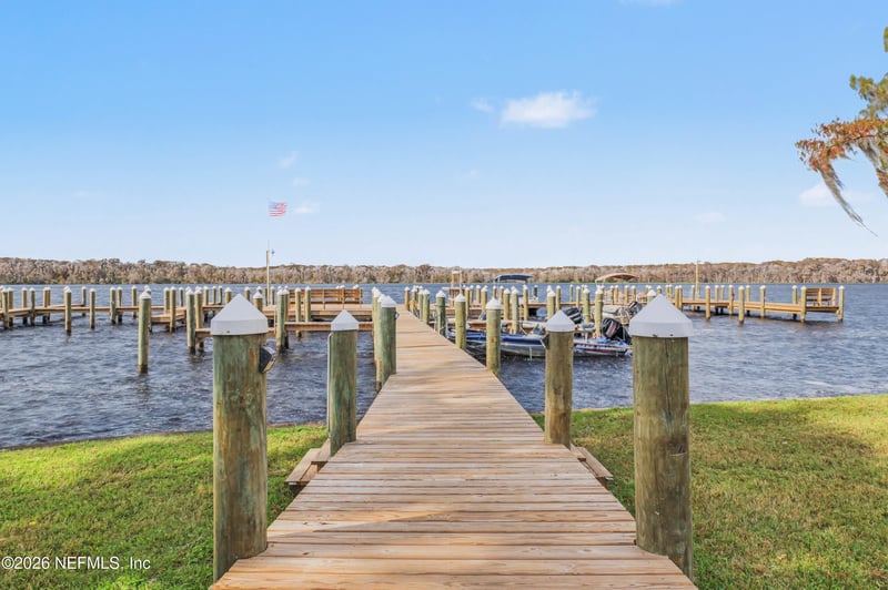 235 River Bend Pl, Welaka, FL 32193