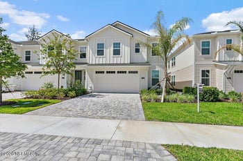 381 Oakmoss Dr, St Johns, FL 32259