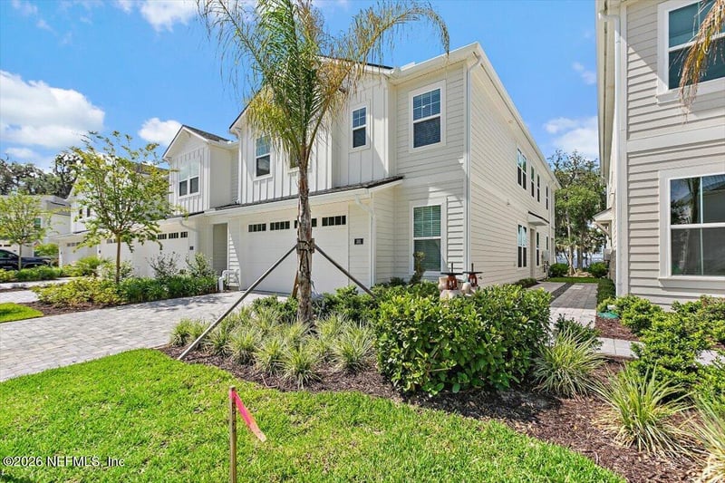 381 Oakmoss Dr, St Johns, FL 32259