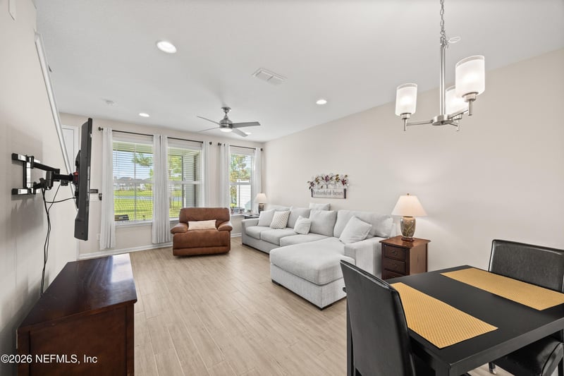 296 Brandon Lakes Dr, Jacksonville, FL 32223