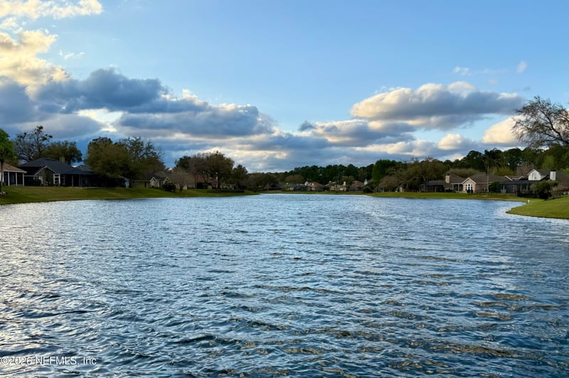372 Maplewood Dr, St Johns, FL 32259