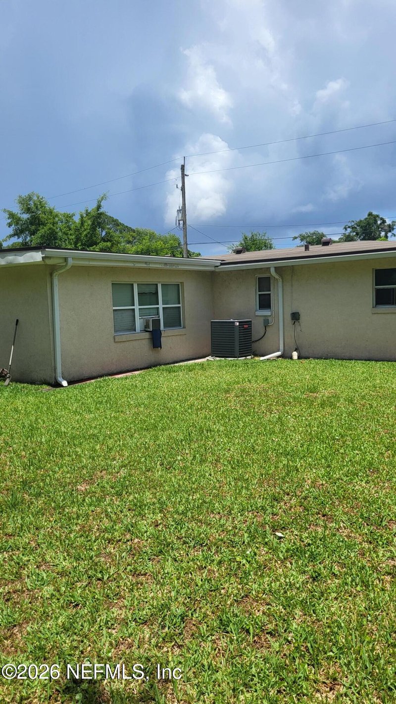 2222 Shull Dr, Jacksonville, FL 32216