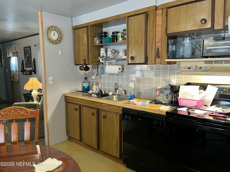 101 Hummingbird Trl, Crescent City, FL 32112