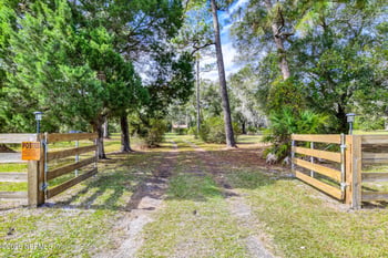 751 Highway 17 , Palatka, FL 32177