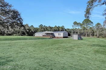 141 Woods Rd, San Mateo, FL 32187
