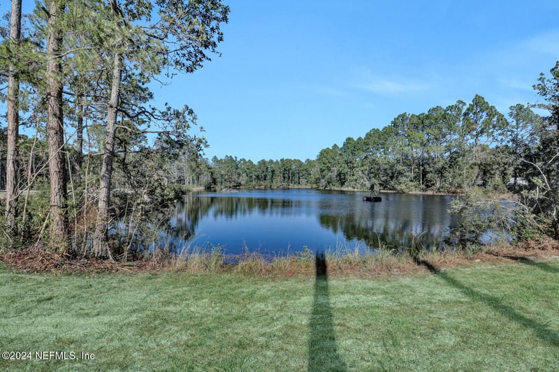 141 Woods Rd, San Mateo, FL 32187
