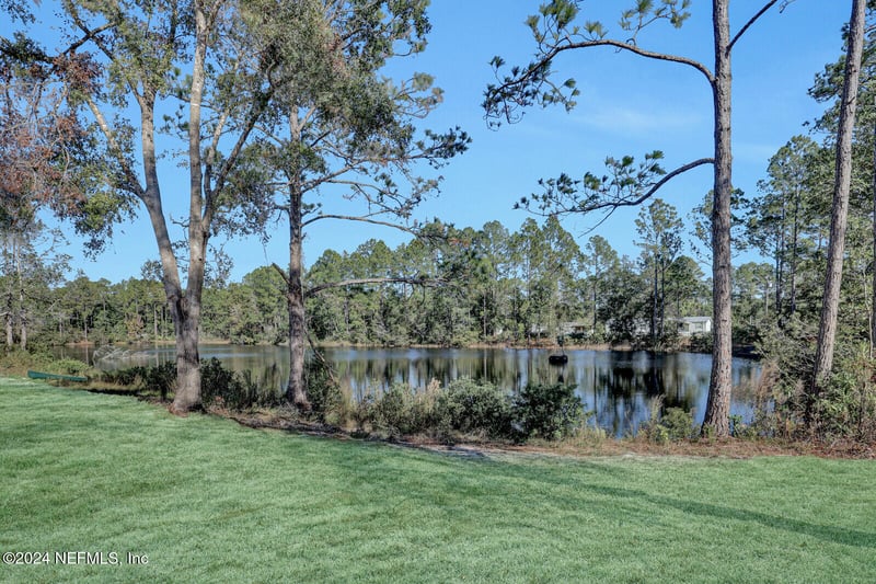 141 Woods Rd, San Mateo, FL 32187