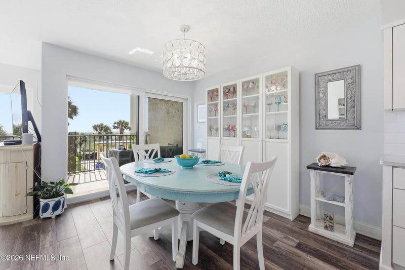 411 1st St #203, Jacksonville Beach, FL 32250