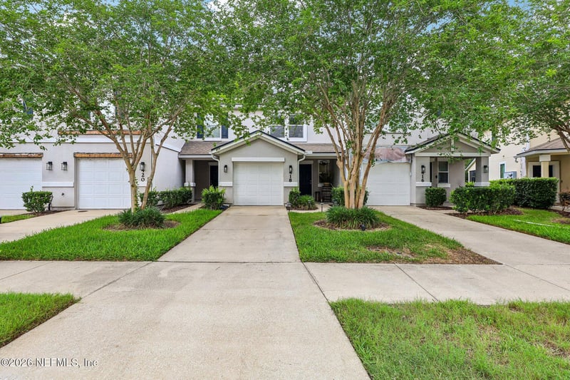 418 Walnut Dr, St Johns, FL 32259