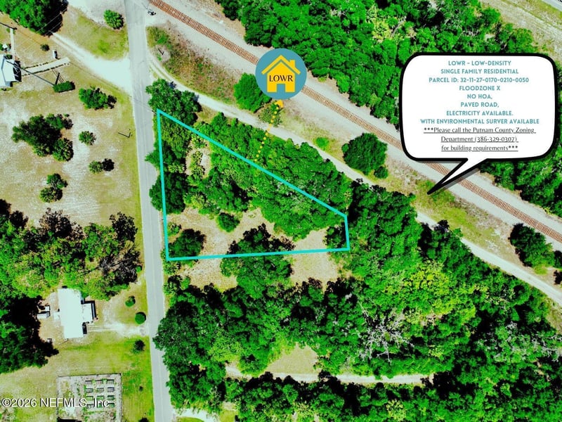 27 Railroad Ave, Pomona Park, FL 32181