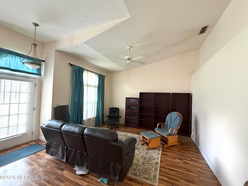 2098 Forest Gate Dr, Jacksonville, FL 32246
