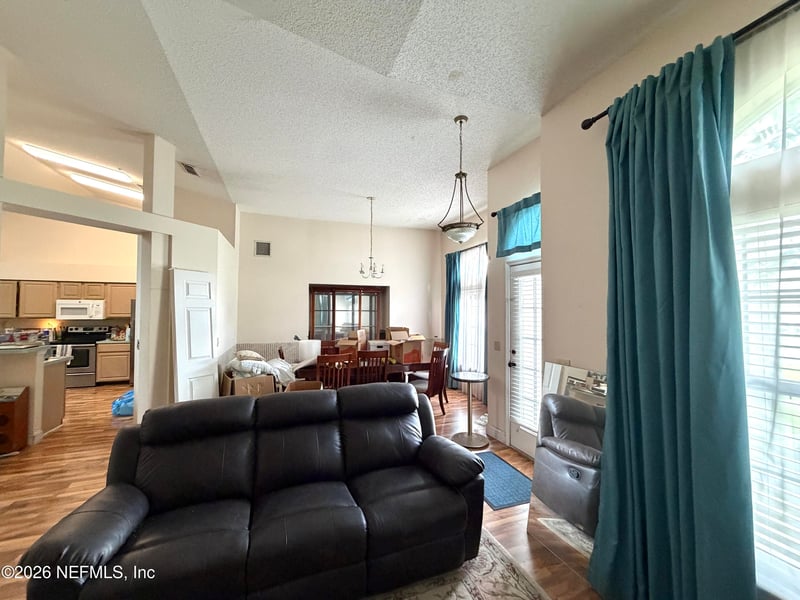 2098 Forest Gate Dr, Jacksonville, FL 32246
