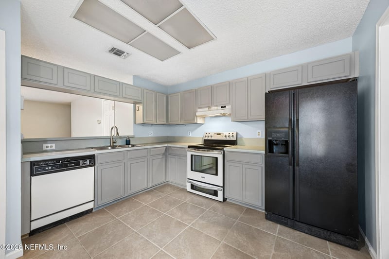 3541 Rain Forest Dr, Jacksonville, FL 32277