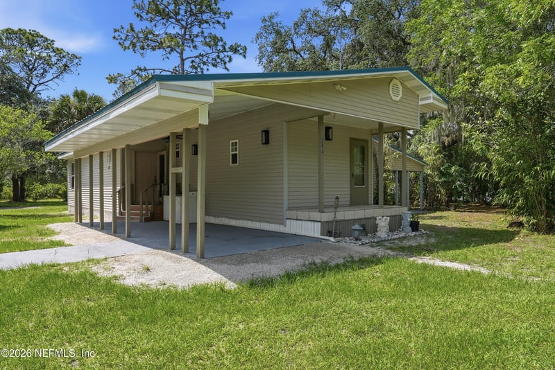 246 Azalea Ave, Interlachen, FL 32148
