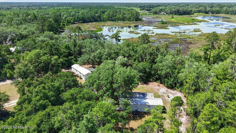 101 Diamond Lake Dr, Crescent City, FL 32112