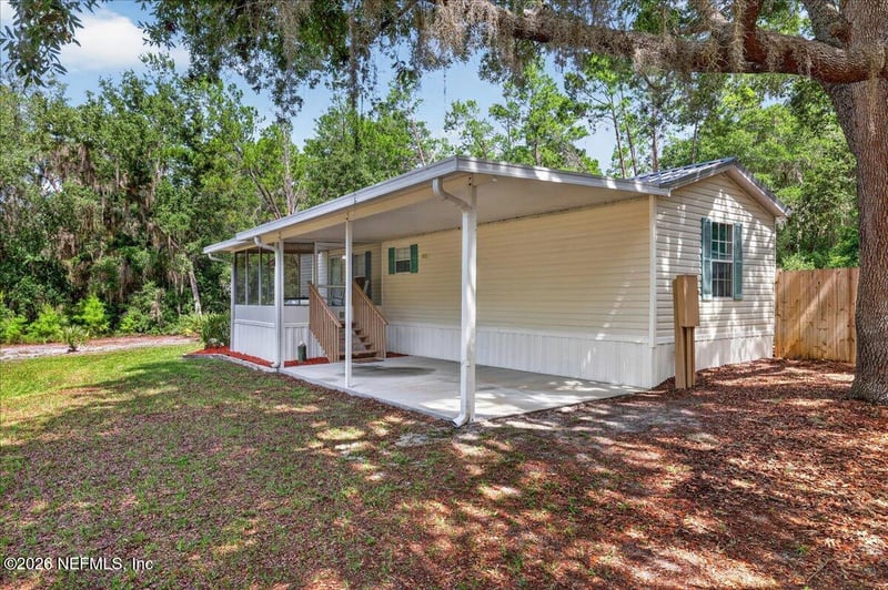 101 Diamond Lake Dr, Crescent City, FL 32112