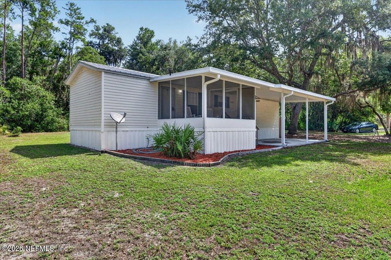 101 Diamond Lake Dr, Crescent City, FL 32112