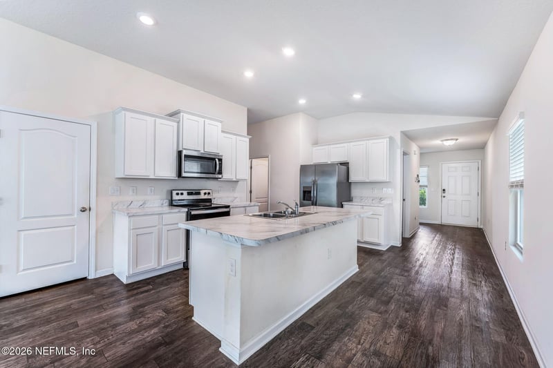 8342 Meadow Walk Ln, Jacksonville, FL 32256