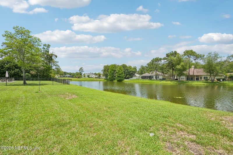 392 Maplewood Dr, St Johns, FL 32259