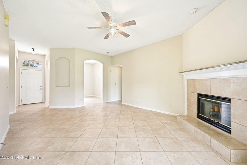 392 Maplewood Dr, St Johns, FL 32259