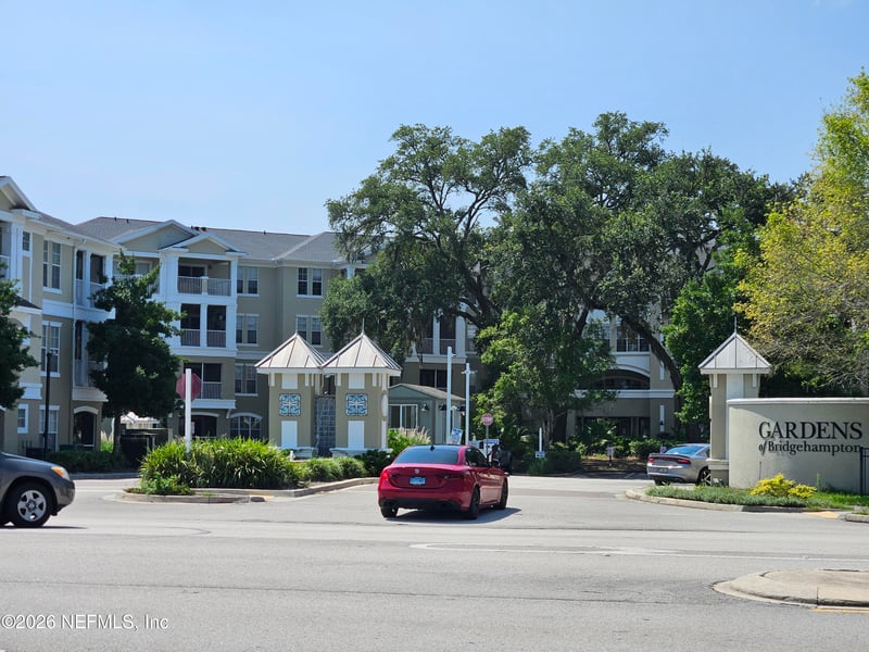8290 Gate Pw #806, Jacksonville, FL 32216