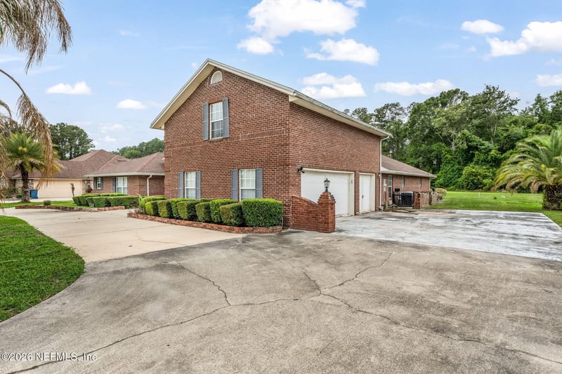 12562 Angel Lake Dr, Jacksonville, FL 32218