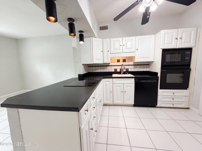 5655 Kimbrell Dr, Jacksonville, FL 32210