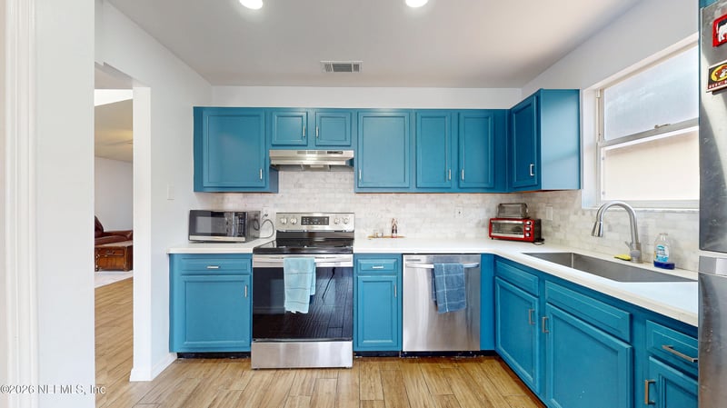 877 Jackson Rd, Jacksonville, FL 32225