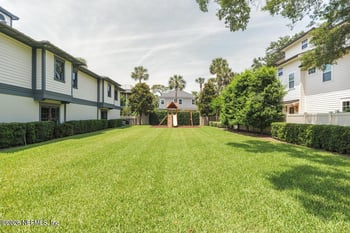 359 8th St, Atlantic Beach, FL 32233