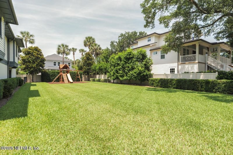 359 8th St, Atlantic Beach, FL 32233