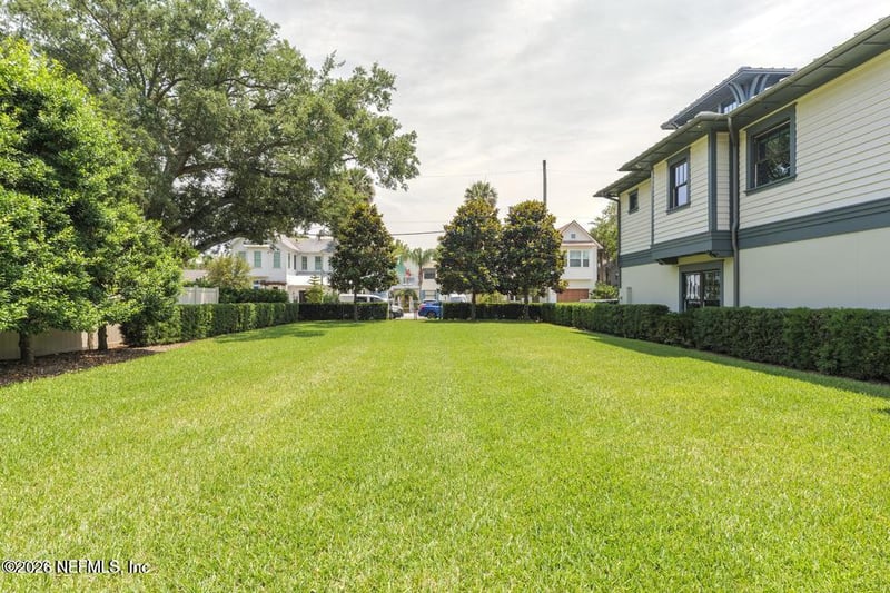 359 8th St, Atlantic Beach, FL 32233