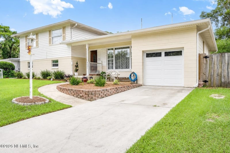8622 St Patrick Ln, Jacksonville, FL 32216