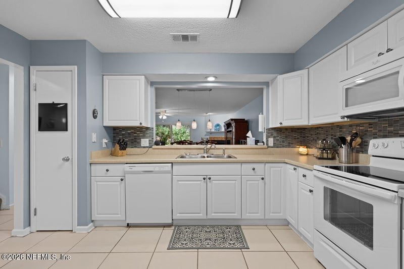 3915 Meadowview Dr, Jacksonville, FL 32225