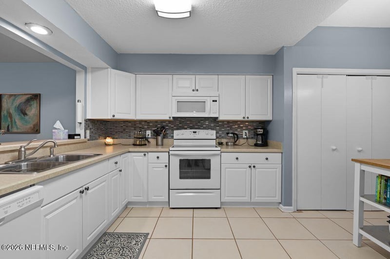 3915 Meadowview Dr, Jacksonville, FL 32225