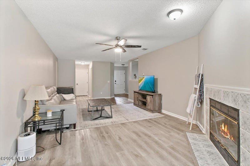 3957 Laurelwood Dr, Jacksonville, FL 32257