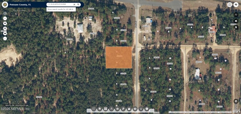 107 Paris St, Interlachen, FL 32148